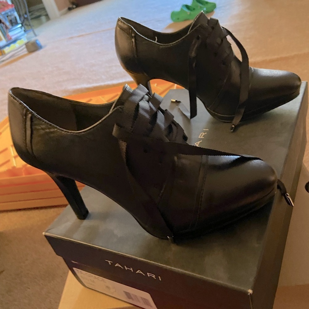 Tahari heeled loafers, never worn
